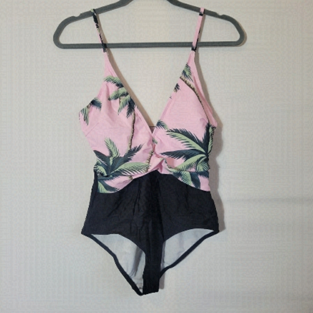 NWT medium women's swimsuit